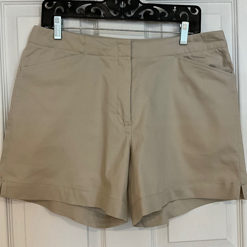Nike Golf beige/tan cotton/spandex/ poly blend shorts, size 10 NEW NWT